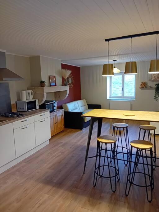 Petite Maison En Pierre Au Calme Avec Exterieur Hébergement de vacances *